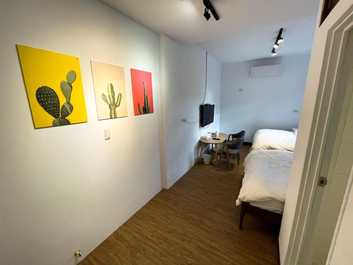 Small Island Homestay Tainan Exterior photo